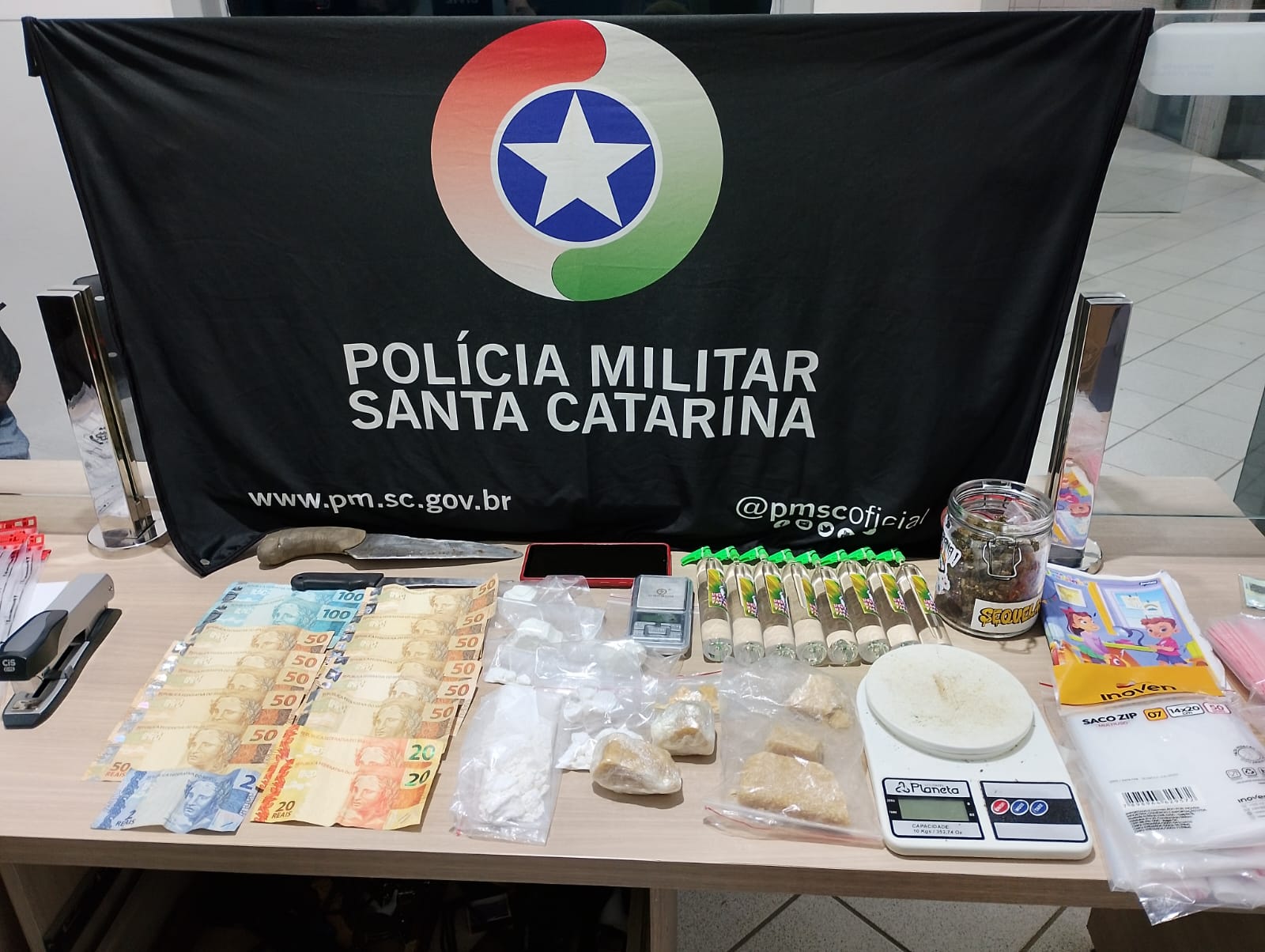 PM apreende drogas e materiais relacionados ao tráfico em Três Barras